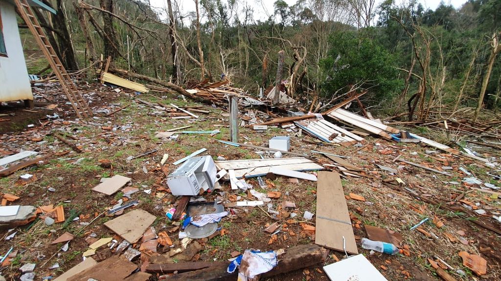 Destruição: Água Doce contabiliza aproximadamente 700 casas atingidas e 11 pessoas feridas pelo tornado