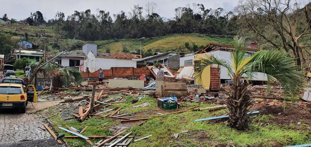 Destruição: Água Doce contabiliza aproximadamente 700 casas atingidas e 11 pessoas feridas pelo tornado