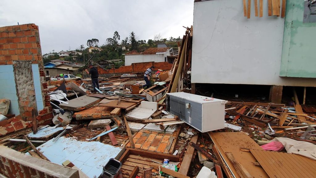 Destruição: Água Doce contabiliza aproximadamente 700 casas atingidas e 11 pessoas feridas pelo tornado