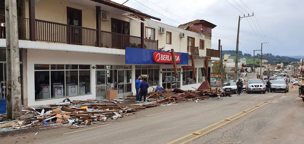 Destruição: Água Doce contabiliza aproximadamente 700 casas atingidas e 11 pessoas feridas pelo tornado